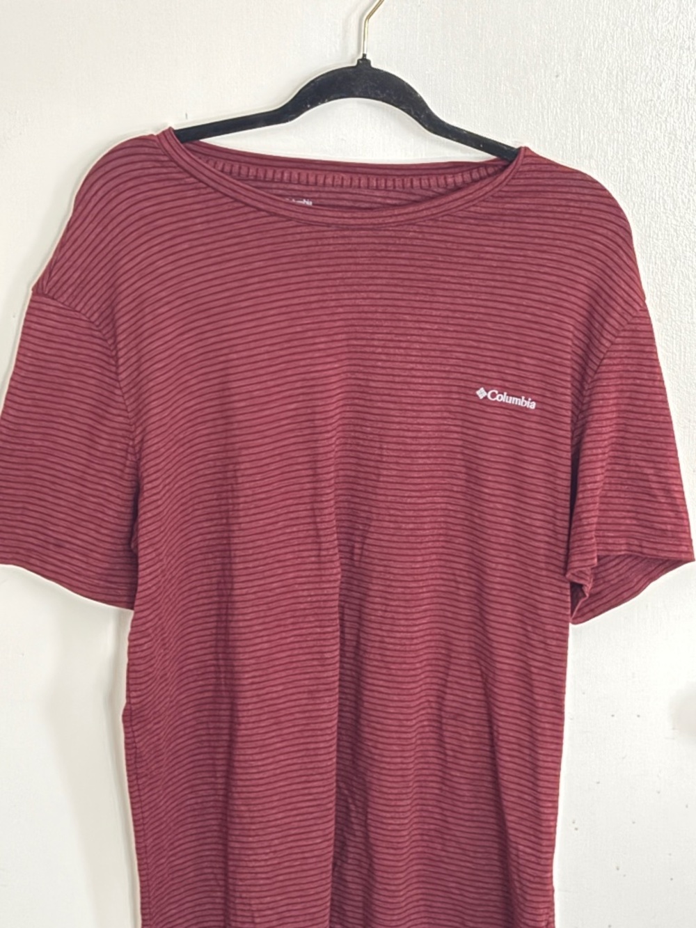 Columbia Striped Short Sleeve T-Shirt Men’s XL Burgundy RCU1213 Barely Worn